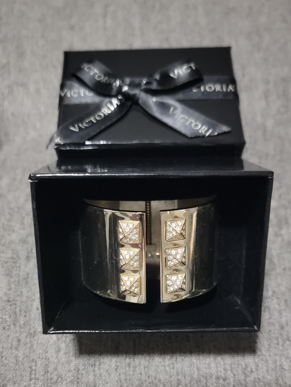 VTG 2014 Victoria's Secret Scandalous Gold Pyramid Stud Cuff Bracelet New